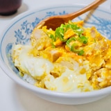 電子レンジで簡単！唐揚げ卵とじ丼！